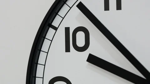 The Time On The Clock Ten With The Black Arrow Running. Timelapse. Vidéo 106088753