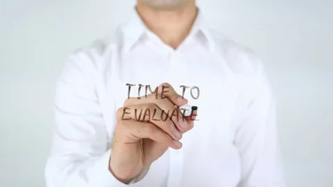 Time To Evaluate, Man Writing on Glass Vidéo 77981376