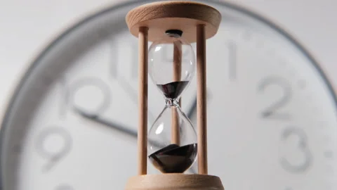 Time flows through the hourglass by analog clocks Vídeos de archivo 296215036