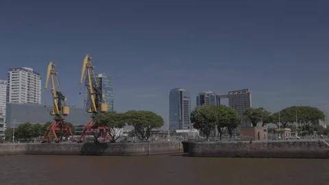 Time lap from a bridge over the river in the City of Buenos Aires. Video stock 126362279