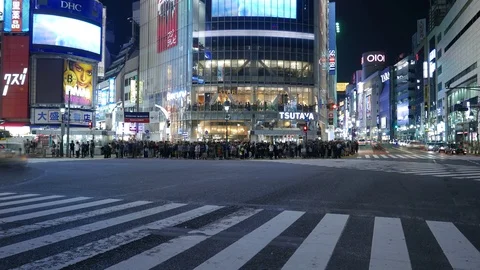 Time Lapce romantic couple posing at nigh Shibuya crossing, Tokyo, Japan Stock Footage 99590311