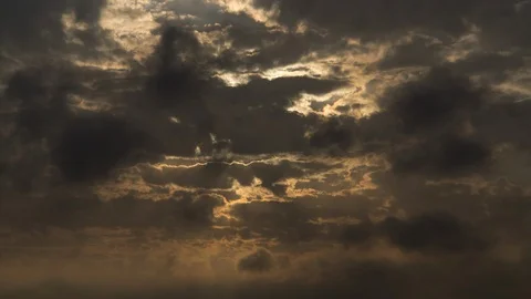 Time lapes of sun rays through the stormy dramatic clouds 스톡 동영상 119662822