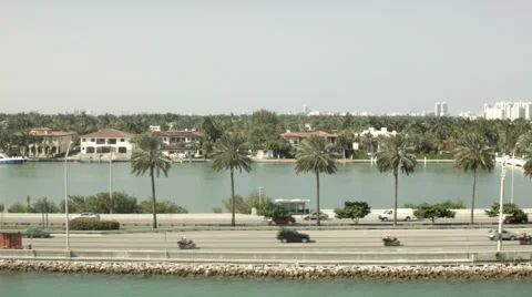 Time laps and tracking shot of Palm Island Video stock 48564083