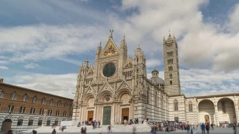 Time Laps of the cathedral in siena (blurred people) Video stock 69142912