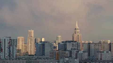 Time laps of the city plunging into the night. Sunset in the cityscape Vídeos de archivo 160861573