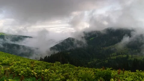 Time laps of clouds moving over amazing high-altitude village Vídeo Stock 218389337