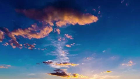 Time laps of the evening sky with beautiful clouds, Video loop Stock Footage