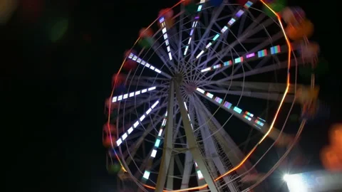 Time laps. Ferris wheel with illumination against the background of the night sk Stock-Footage 151153864