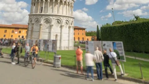 Time Laps of the Leaning Tower (blurred people) Video stock 69143318