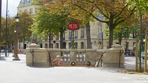 Time laps of people entering and exiting a subway station in central Paris, Fran Stock Footage 40391909