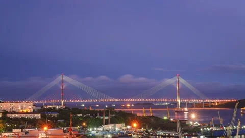 Time laps of the sea landscape with a view of the Russian bridge. Vídeo Stock 136788494