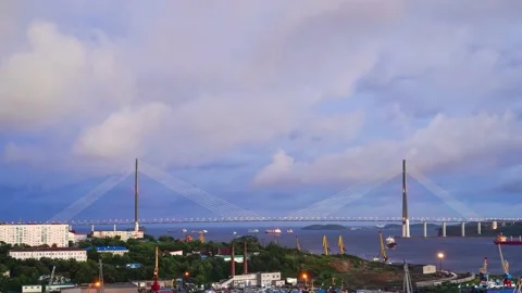 Time laps of the sea landscape with a view of the Russian bridge. Vídeo Stock 136788620