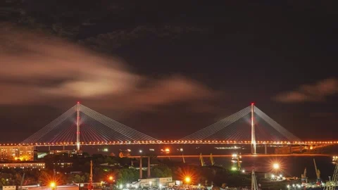 Time laps of the sea landscape with a view of the Russian bridge. Vídeo Stock 136789073