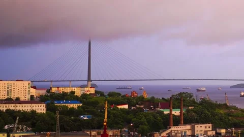 Time laps with a view of the port and the Russian bridge. Vídeo Stock 136932156