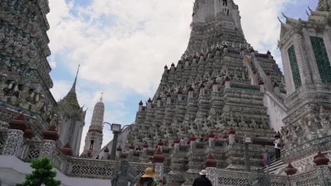 Time laps of wat arun temple .visitors are walking around . Stock Footage 248159512
