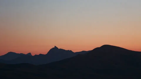 Time lapse 4k. The silhouettes of the mountain range at sunset. Stock Footage 131136376