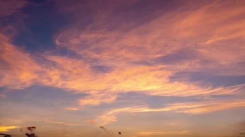 Time-lapse 4K sunset cloud moving away from the abstract colorful background Video stock 107601080