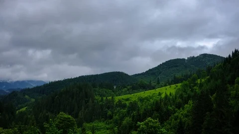 Time lapse 4K video of clouds and fog moving at mountain valley at cloudy rai Video stock 92239219