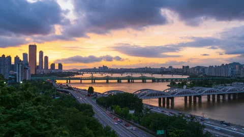 Time lapse 4k,Beautiful sunset at han river in Seoul,South Korea.Zoom out Stock Footage 201411722