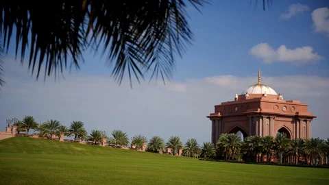 Time Lapse of Abu Dhabi City Emirates Palace Hotel Entrance Gate Famous Landmark 스톡 동영상 104471753