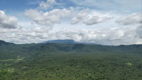 Time lapse aerial shot of clouds around Mount Agung on sunny day. Bali, Indon Video stock 285118780