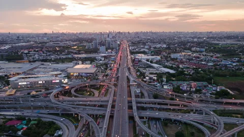 Time lapse Aerial view and top view of traffic on city streets in Bangkok. Vídeos de archivo 132380841