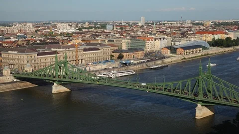 Time Lapse Aerial View of Budapest City Skyline Cars Traffic on Liberty Bridge Video stock 99886803