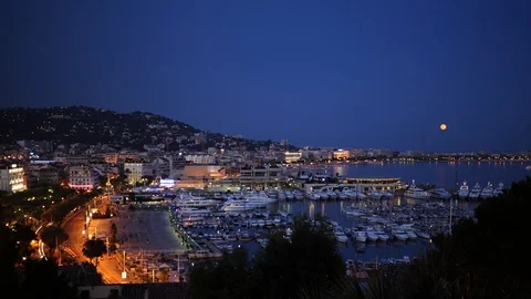 Time Lapse Aerial View Cannes Skyline Yachts in Old Port Dusk to Night Moonrise 스톡 동영상 104502091