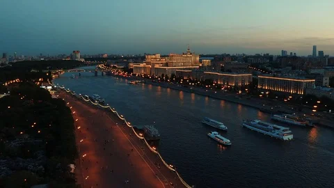 Time-lapse. Aerial view of Kremlin at night in Moscow, Russia. Touristic boats Stock-Footage 79837418