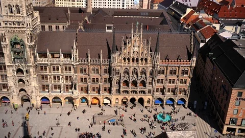 Time Lapse Aerial View Munich Center Crowd of People Visit Marienplatz Landmark 스톡 동영상 104494738