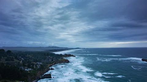 Time Lapse - Aerial view of waves splah to the Pacific Ocean shore Video stock 166430058