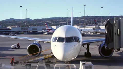 Time lapse airplane baggage handler airport - 1080p Video stock 45595499
