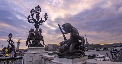 Time lapse of the Alexandre III bridge in Paris and the river Seine at sunset Stock Footage 70795261