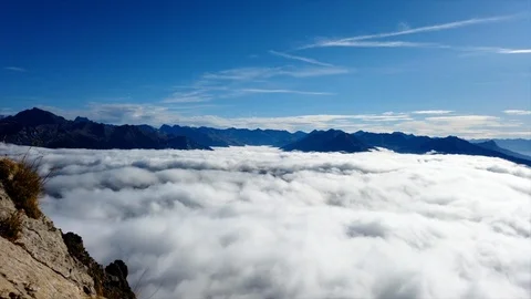 Time-lapse of amazing clouds floating between mountains on a sunny day Video stock 119123156