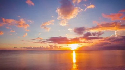 Time Lapse - Amazing Cloudscape Over Ocean at Sunset - 4K 库存影片 76923088