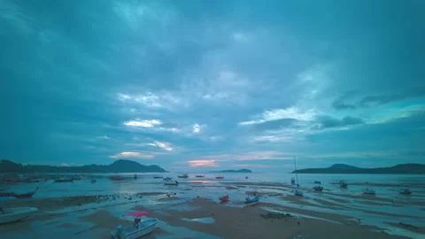 .time lapse amazing light of nature cloudscape sky in blue sunset.. Vídeos de archivo 278984023