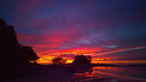 Time lapse amazing pink cloud in stunning sky at sunrise 스톡 동영상 281359551