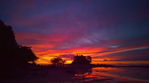 Time lapse amazing pink cloud in stunning sky at sunrise 스톡 동영상 281359620