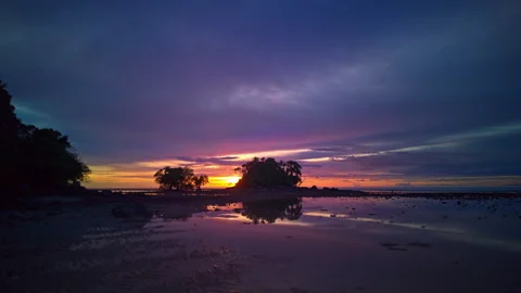 Time lapse amazing pink cloud in stunning sky at sunrise 스톡 동영상 281359697