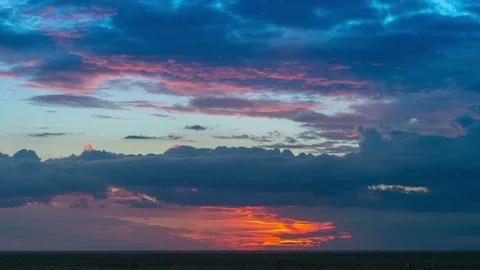 Time lapse of amazing red sunset with flowing clouds Video stock 75328078
