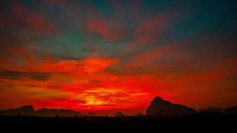 Time lapse amazing sky at twilight with a sweet sky 스톡 동영상 280586451