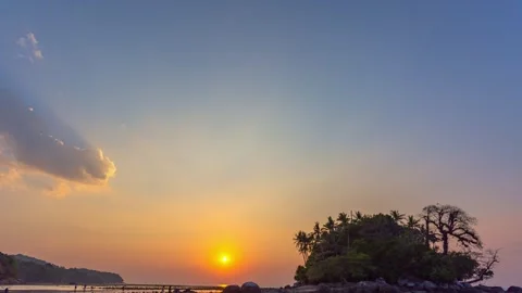Time lapse amazing sunset in the channel of Koh Pling Phuket.. 스톡 동영상 243335355