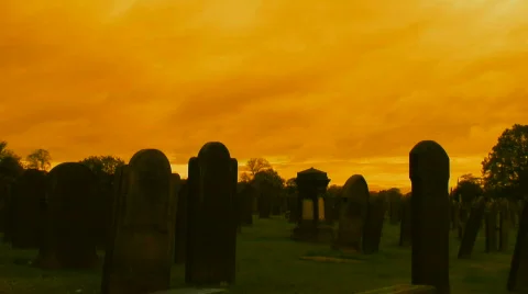  Time-lapse amber sky and clouds flowing past a row of gravestones 스톡 동영상 112844