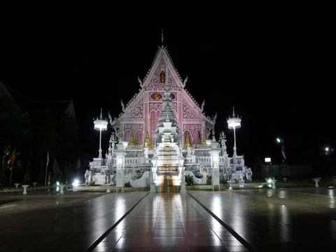 Time Lapse of ancient burma temple turn on multi color light at night. 库存影片 80219050