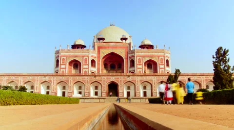 Time-lapse of anonymous crowds of visitors at Humayun's tomb, delhi, visit india Stock Footage 52108043