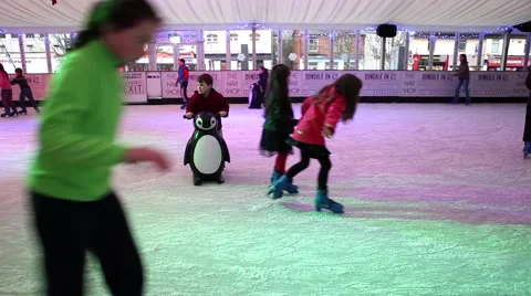 Time lapse of anonymous people ice skating 스톡 동영상 44642877