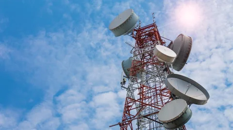 Time lapse antenna communication tower and blue sky (zoom out) Vidéo 52521357