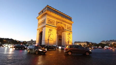 Time lapse of the 'Arc De Triomphe' illuminated at dusk Stock Footage 141187386
