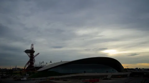 Time Lapse of ArcelorMittal Orbit in a cloudy day Vídeo Stock 29718584