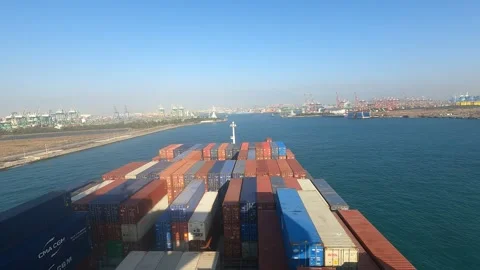 Time lapse of arrival mooring of ultra large container vessel in Kaohsiung Stock Footage 243683875